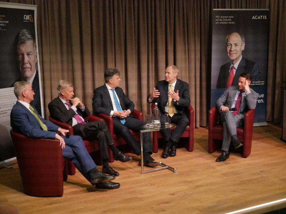 Moderator Stefan-David Grün, DJE Kapital AG; Jens Ehrhardt, DJE Kapital AG; Frank Fischer, Shareholder Value Management AG; Hendrik Leber, ACATIS; Moderator Philipp Prömm, Shareholder Value Management AG (v.l.)