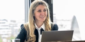 Tanya Vinnikova referierte auf dem Munich Fund Summit (MFS) über die Chancen von Emerging Markets Debt. 