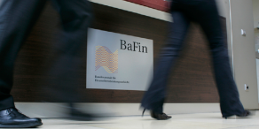 BaFin will IT-Systeme von Banken und Neobrokern stärker kontrollieren, damit sie in Krisenfällen stabil sind. 