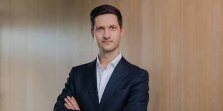 Oleg Schantorenko beschäftigt sich bei der DJE Kapital AG intensiv mit KI.