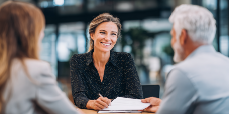 BaFin kritisiert Mängel beim Vertrieb provisionsfreier Versicherungen. (AI-Grafik © 2025 by MvA)