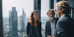 Monatlich ausschüttende Fonds sorgen für regelmäßige Liquidität. (AI-Grafik © 2026 by MvA)