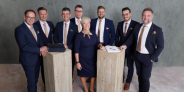  (v. l. n. r.): Heiko Schwalm - Berater Private Banking (Bereich Alsfeld und Schwalmstadt), Christian Jordan – Berater Private Banking (Bereich Schwalmstadt, Neukirchen), Joachim Schmidt – Berater Private Banking (Bereich Kirchhain), Helmut Dewald – Berater Private Banking (Bereich Kirchhain), Bettina Junker – Assistenz Private Banking, Mathias Wilhelm – Berater Private Banking (Bereich Alsfeld), Christopher Hahn – Berater Private Banking (Firmen und Gewerbekunden), Oliver Wieber – Bereichsleiter Private Banking