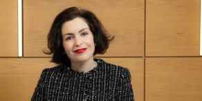 Francesca McDonagh, CEO der Universal Investment Gruppe, betont, wie wichtig Luxemburg für die globale Strategie des Unternehmens ist.