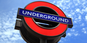 Die Briten hoffen auf ein Ende des Regierungs-Chaos. (AI-Grafik © 2024 by MvA)