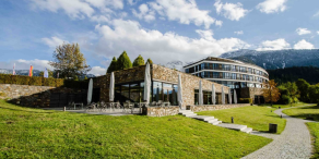 Blick auf Hotel Kempinski