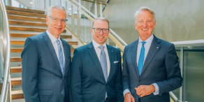 v. l.: Jörg Moltrecht, Andreas Ermisch, Dr. Ekkehard Thiesler (Vorsitzender des Vorstands, KD-Bank), Copyright: KD-Bank/Dominik Asbach