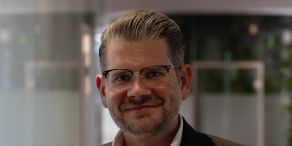 Dennis Reichmann ist neuer Vertriebsdirektor Süd bei ÖKOWORLD. Quelle: ÖKOWORLD