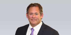 Rick Rieder, Senior Managing Director, ist bei BlackRock Chief Investment Officer of Global Fixed Income, Leiter des Bereichs Fundamental Fixed Income und Leiter des Global Allocation Investment Teams.