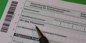 Steuerzahler können eine Fristverlängerung zur Abgabe der Einkommensteuer beantragen.