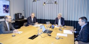 Die Teilnehmer in Frankfurt (v. l.): Simon Frank, Senior Investment Advisor bei Pictet Asset Management; Philipp von Königsmarck, Head of Wholesale Distribution Northern Europe bei LGIM; Gerrit Braith, Vorstand Vertrieb und  Marketing bei der LOYS AG und Peter Gewalt, Moderator