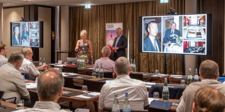 Gabi Kick (TAS) und Rüdiger Sälzle (FondsConsult) blicken auf 20 Jahre Investment-Konferenz-Geschichte zurück