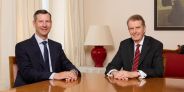 Martin Eggert (li) wird Nachfolger von Tobias Graf von Bernstorff (re).