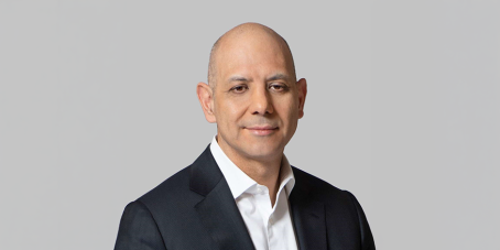Onur Erzan übernimmt ab 1. April 2027 die Rolle als President und Chief Executive Officer von AllianceBernstein und folgt damit auf Seth Bernstein, der das Unternehmen seit fast zehn Jahren leitete (Foto: AllianceBernstein)
