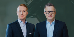 Stefan Breintner (re.), Leiter Research und Portfoliomanagement bei DJE, und Analyst Manuel Zeuch (li.)