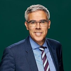 Dr. Cyrus de la Rubia