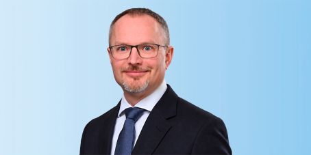Florian Mende betreut als Sales Manager Sparkassen und Banken in den Regionen West/Nord und Ost