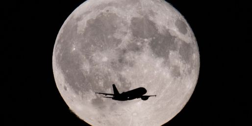 Von deutschen Flughäfen starten immer noch weniger Jets als vor Corona. 