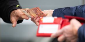 Beim täglichen Einkauf macht sich die Inflation im Geldbeutel bemerkbar. (Symbolbild)