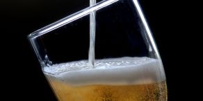 Der deutsche Biermarkt ist 2025 außergewöhnlich stark um mehr als sechs Prozent geschrumpft.