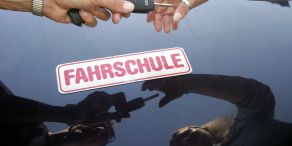 Führerschein machen - oder doch lieber warten, bis alle Autos von selbst fahren? (Symbolbild)