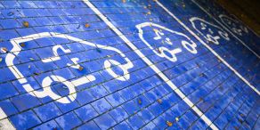 Nach rund zwei Jahren Förderstopp gibt der Staat wieder Geld für den Kauf von Elektroautos.