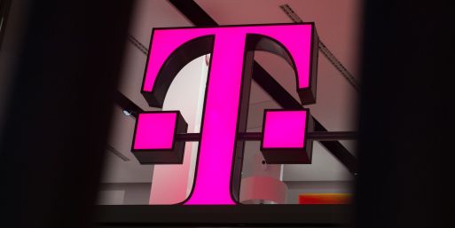 Nvidia und die Deutsche Telekom kooperieren bei einer KI-Fabrik in München. 