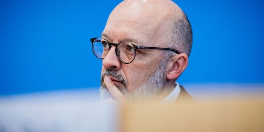 Ifo-Experte Timo Wollmershäuser sieht den konjunkturellen Tiefpunkt durchschritten. (Archivbild)