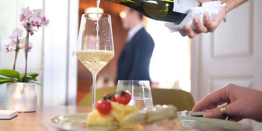 Die Unternehmen im Gastgewerbe konnten ihre Umsätze zuletzt meist nur noch wegen der gestiegenen Preise steigern. Preisbereinigt verzeichneten sie hingegen einen Rückgang der Erlöse.