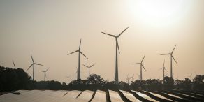 Wind (30 Prozent) und Photovoltaik (16 Prozent) stehen zusammen für fast die Hälfte der Stromerzeugung in Deutschland. (Symbolbild)