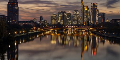 Während europäische Institute 2025 ihre Ertragslage deutlich verbessern konnten, verzeichneten die großen US-Banken in Summe rückläufige Ergebnisse. (Symbolbild)