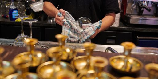 Kleines Geld statt Gold: Im Gastgewerbe arbeiten viele Beschäftigte zu niedrigen Löhnen. (Symbolfoto)