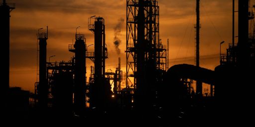 Die Abhängigkeit von globalen Krisen ist vielen in den Unternehmen bewusst, aktuell im Fokus: der Ölpreis. (Symbolfoto)