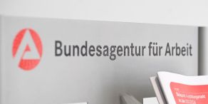 Die Zahl der Arbeitslosen in Deutschland bleibt auch im März oberhalb der Grenze von drei Millionen. 