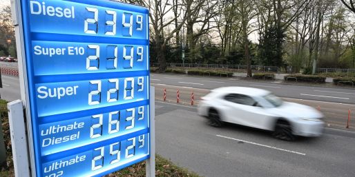 Die Kämpfe im Nahen Osten haben die Spritpreise im März deutlich anziehen lassen. (Archivbild)