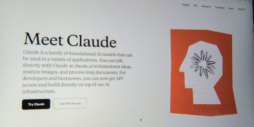 Anthropic gilt mit seiner KI-Software Claude als schärfster Rivale des ChatGPT-Entwicklers OpenAI. (Archivbild)