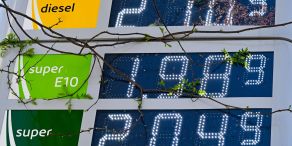 Am Vormittag ist Sprit deutlich billiger als am Nachmittag - E10 gibt es dann teilweise für weniger als 2 Euro. (Archivbild)