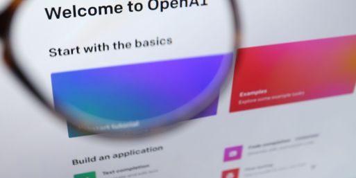 Generative KI wie etwa ChatGPT ist in vielen Branchen schon längst im Arbeitsalltag angekommen. (Archivbild)