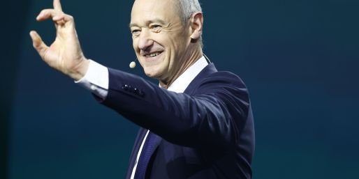 Siemens-Chef Roland Busch kann sich über robuste Zahlen freuen. (Archivbild)