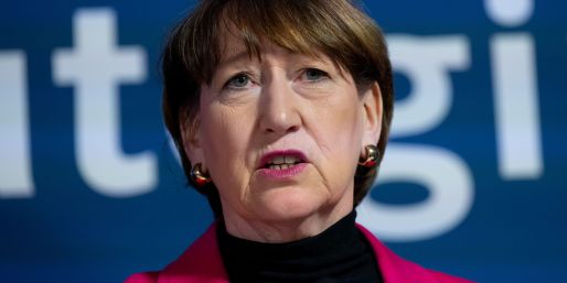 VDA-Präsidentin Hildegard Müller rechnet mit einem größeren Stellenabbau in der Automobilindustrie als bislang angenommen. (Archivfoto)