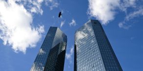 Die Deutsche Bank setzt auf KI, etwa um Kreditvergaben zu beschleunigen (Archivbild)