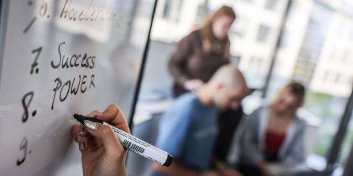 Ein Ergebnis der Untersuchung: Aktuelle und frühere Studenten gründen in vielen anderen europäischen Ländern eher ein Unternehmen als in Deutschland. (Archivbild)