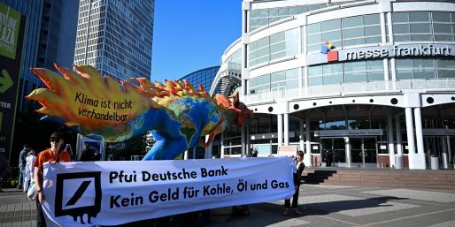 Die Hauptversammlung der Deutschen Bank in Frankfurt wurde von Protesten begleitet.