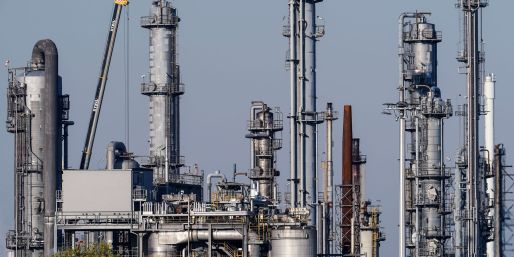 Der Chemie als drittgrößter deutschen Industriebranche nach dem Auto- und Maschinenbau setzen teure Energie, Wettbewerb mit Asien, die schwache Konjunktur und Überkapazitäten bei Basischemikalien zu. (Archivbild)