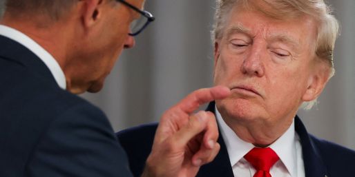 Die Ermittlungen zu Arzneimittelpreisen könnten Spannungen zwischen Merz und Trump auslösen. (Archivbild)