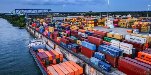 Containerumschlag im Duisburger Hafen. (Archivbild)