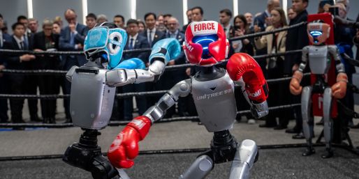 Roboter der Firma Unitree während einer Präsentation beim China-Besuch von Bundeskanzler Friedrich Merz (CDU). (Archivbild)