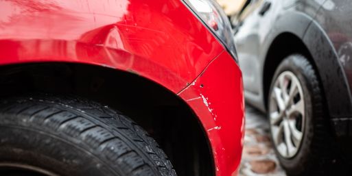In der anstehenden Preisrunde für Autoversicherungen deutet vieles darauf hin, dass die Zeit der massiven Preissteigerungen ausläuft. (Symbolbild)