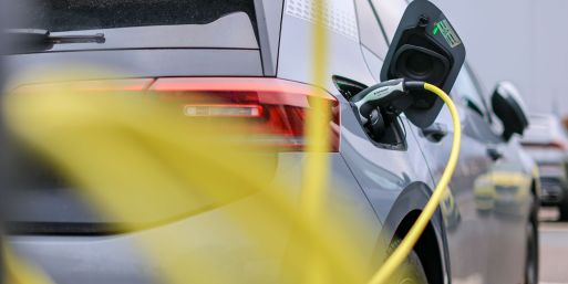 Die Verbraucherzentralen setzen auf mehr günstige E-Autos. (Archivbild)