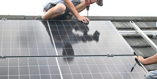 18 Prozent der Privathaushalte in Deutschland haben mittlerweile eine Photovoltaik-Anlage auf dem Dach. (Symbolbild)